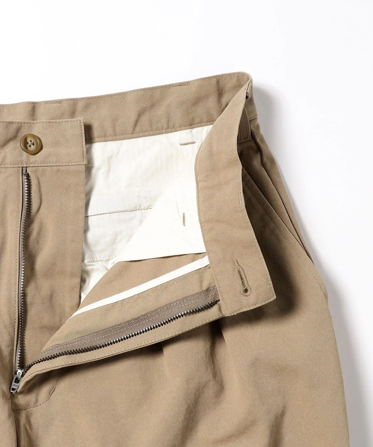 Beams Plus | 2Pleats Twill Trousers | Khaki