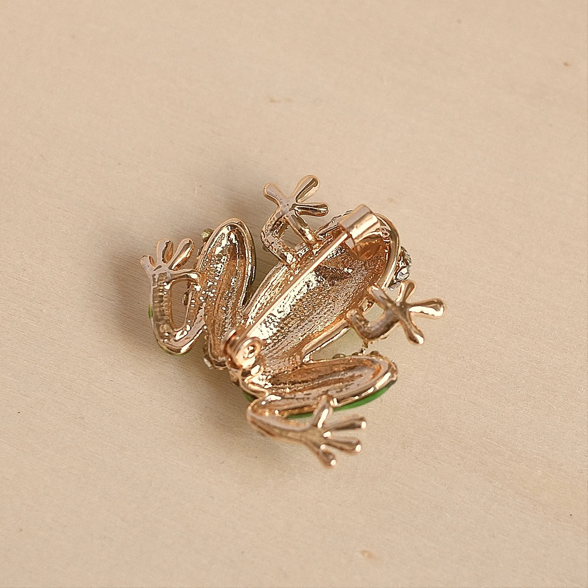 Frog Brooch Enamel Pin with Rhinestone