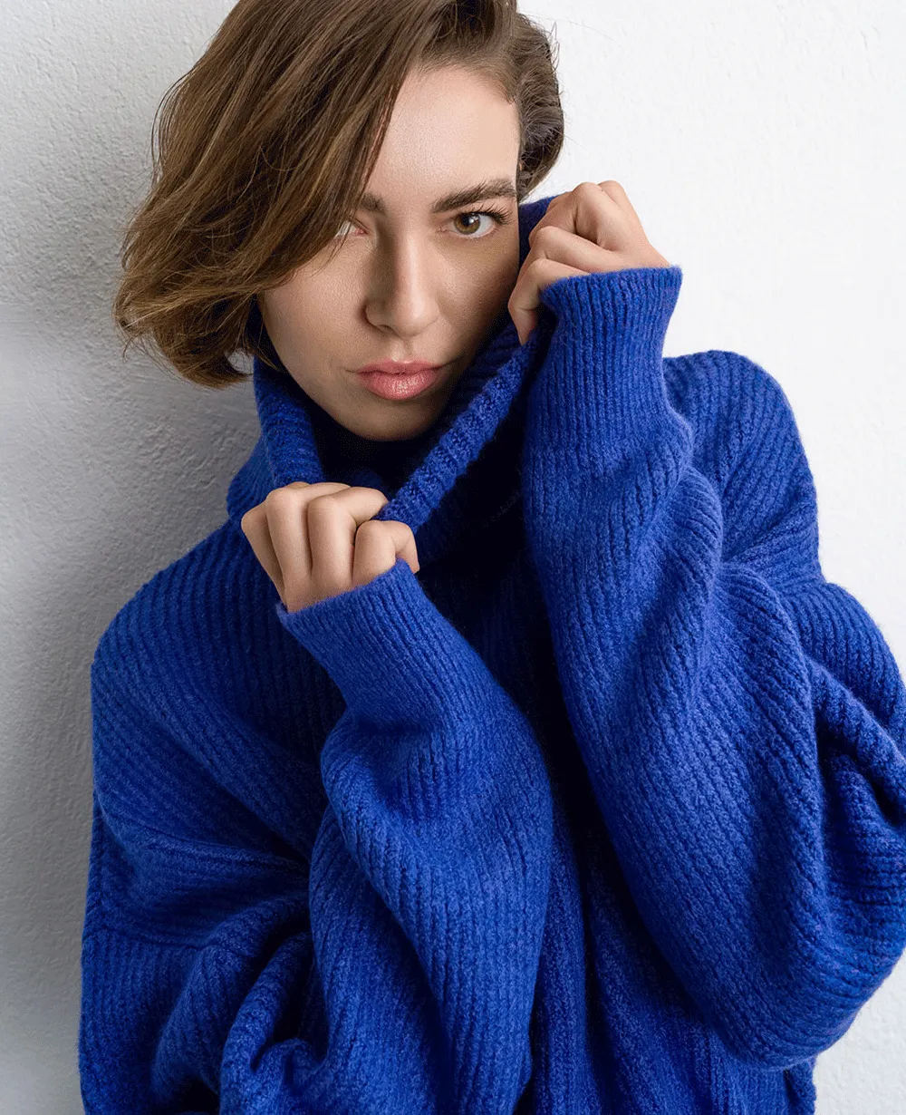 OVERSIZED TURTLENECK PULLOVER ROYAL BLUE