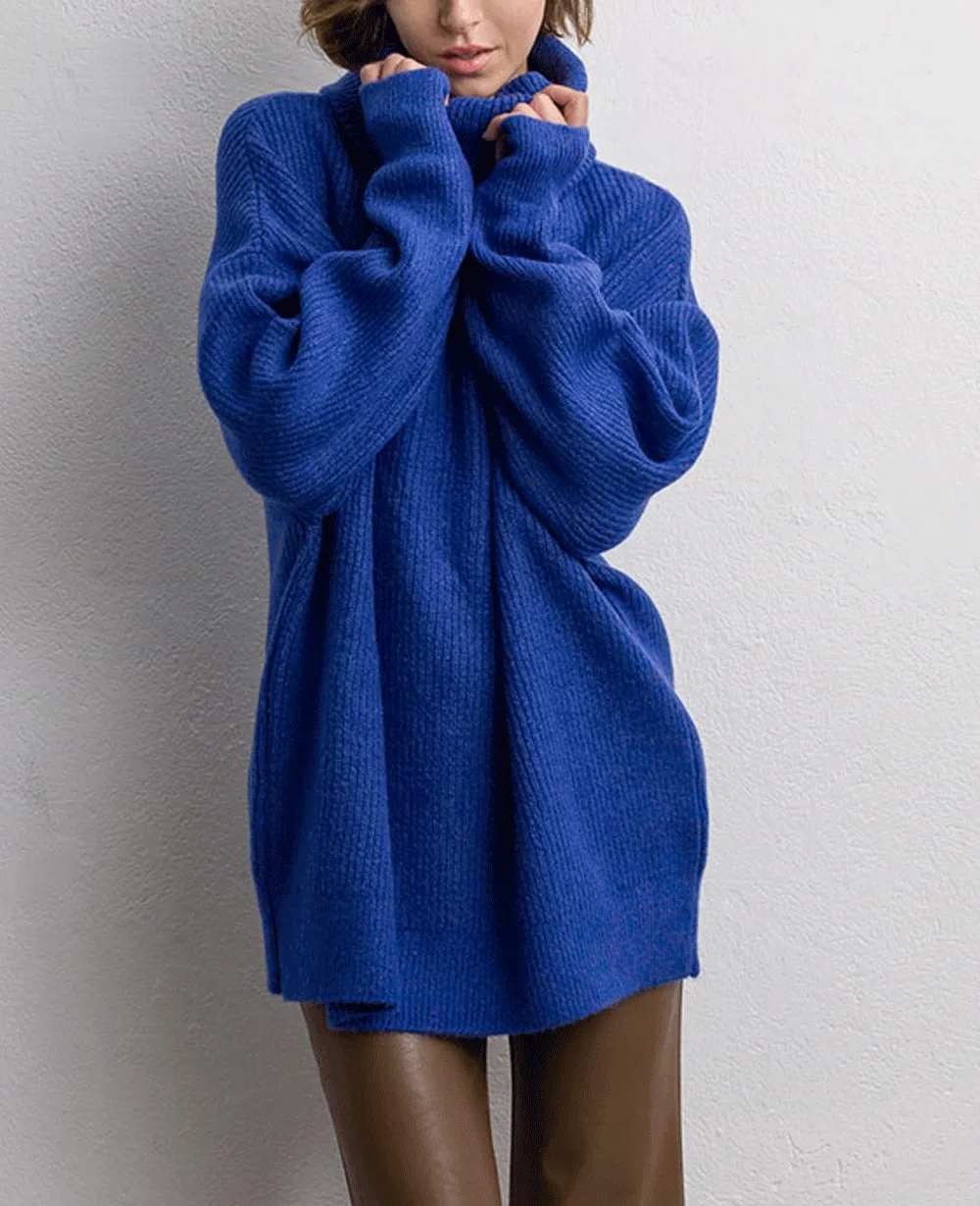 OVERSIZED TURTLENECK PULLOVER ROYAL BLUE