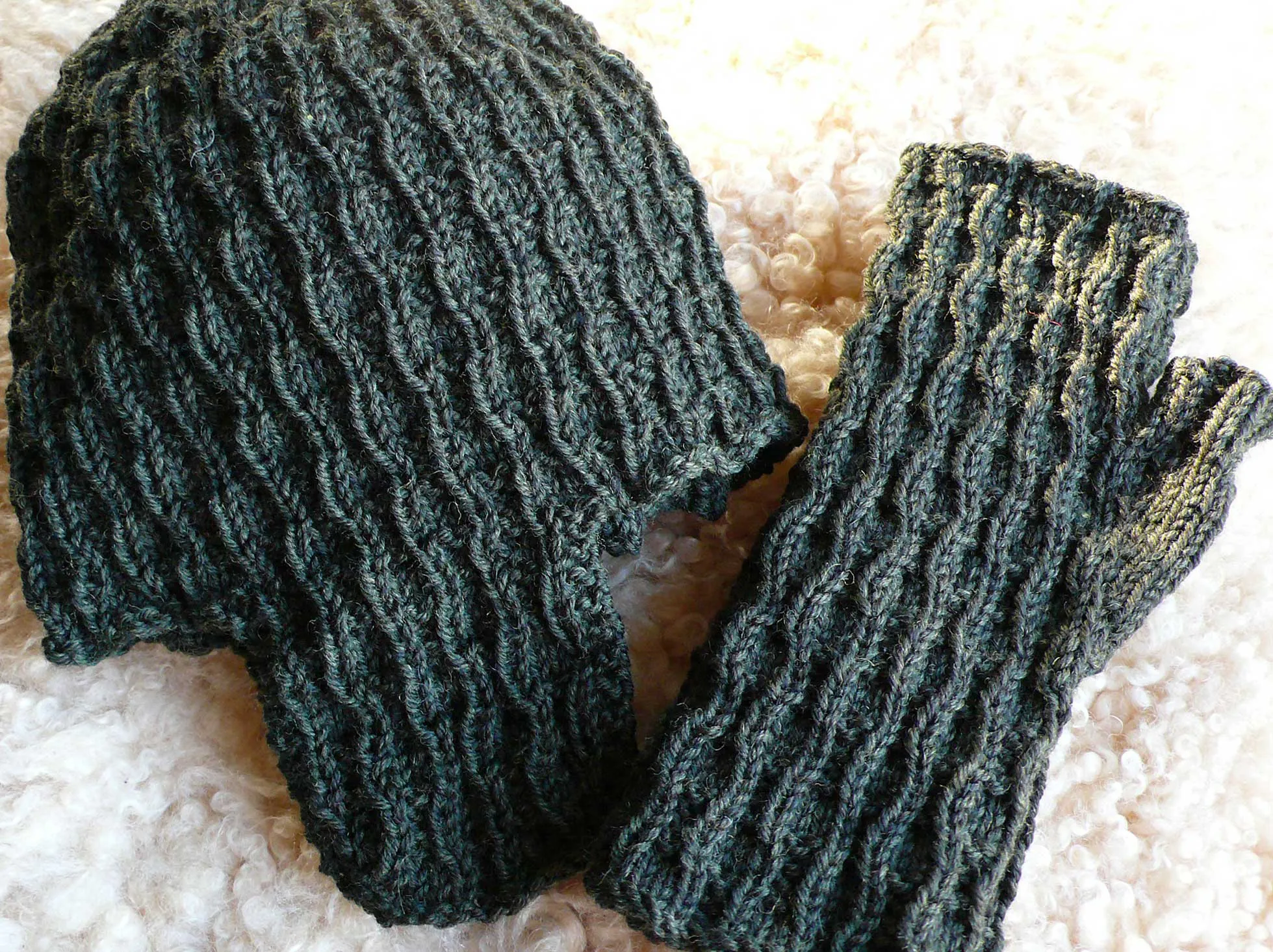 Paris-Roubaix Mitts, Hat, and Scarf <br/><small>knitting pattern</small>